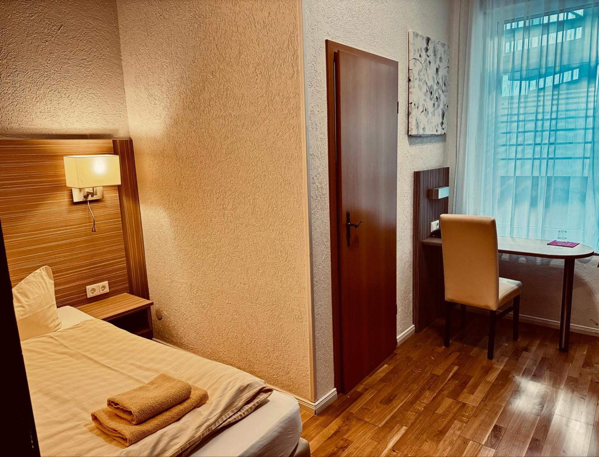 Hotel Goldener Anker Торгау Екстериор снимка