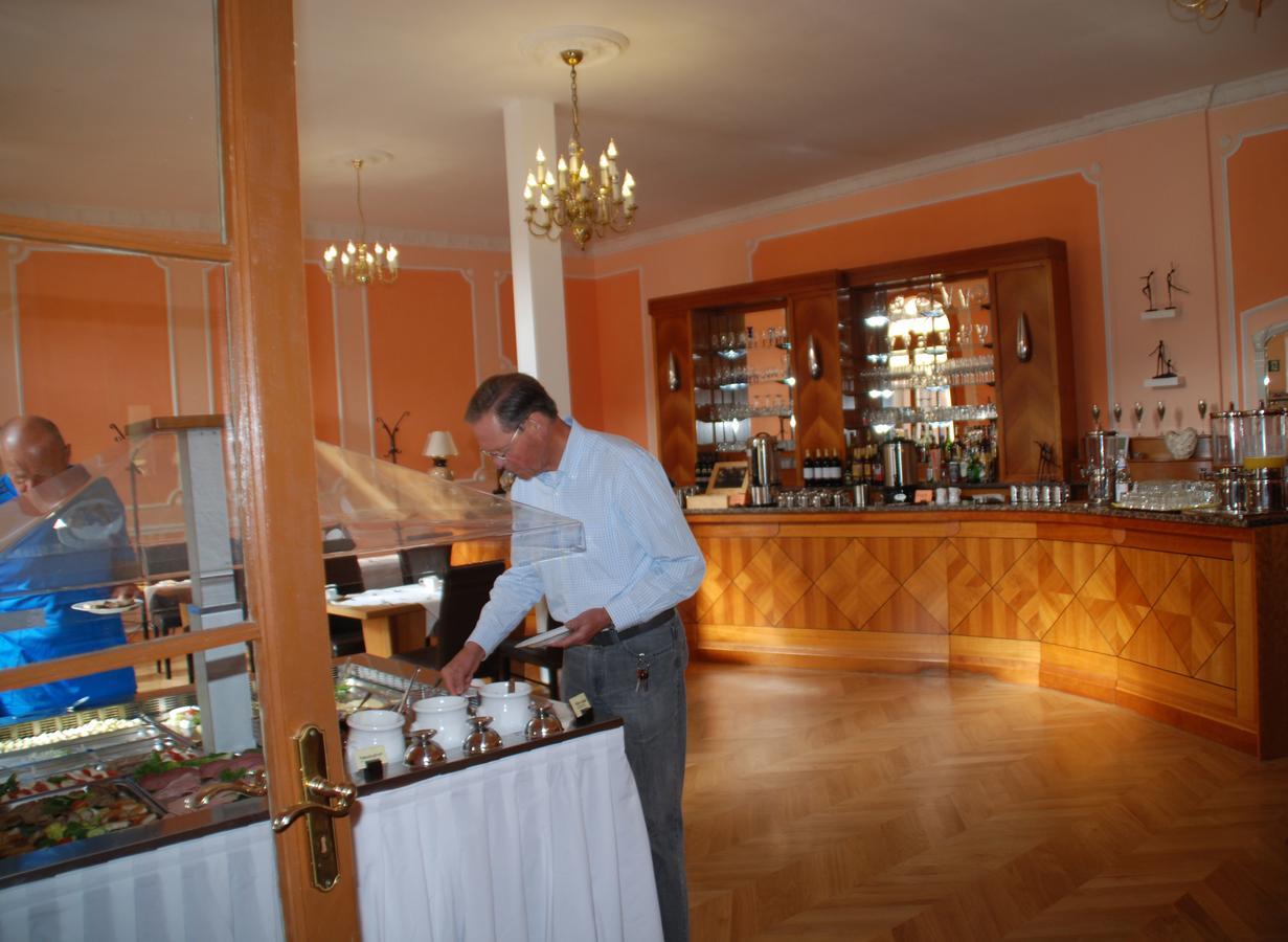 Hotel Goldener Anker Торгау Екстериор снимка