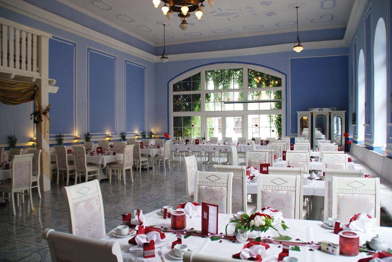 Hotel Goldener Anker Торгау Екстериор снимка
