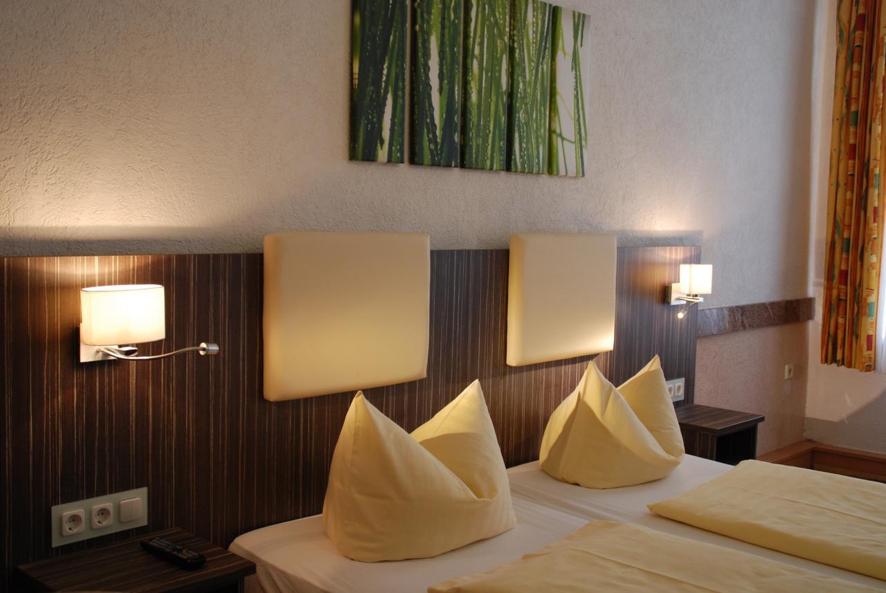 Hotel Goldener Anker Торгау Екстериор снимка
