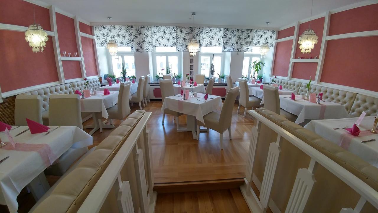 Hotel Goldener Anker Торгау Екстериор снимка